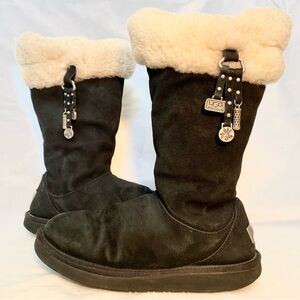 Ugg Plumdale Plumdale Charms Black Lamb Shearling Suede luxurious Boot. Size 9